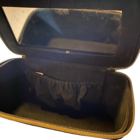 Nicole Miller Black Makeup Cosmetics Case - Picture 9 of 10